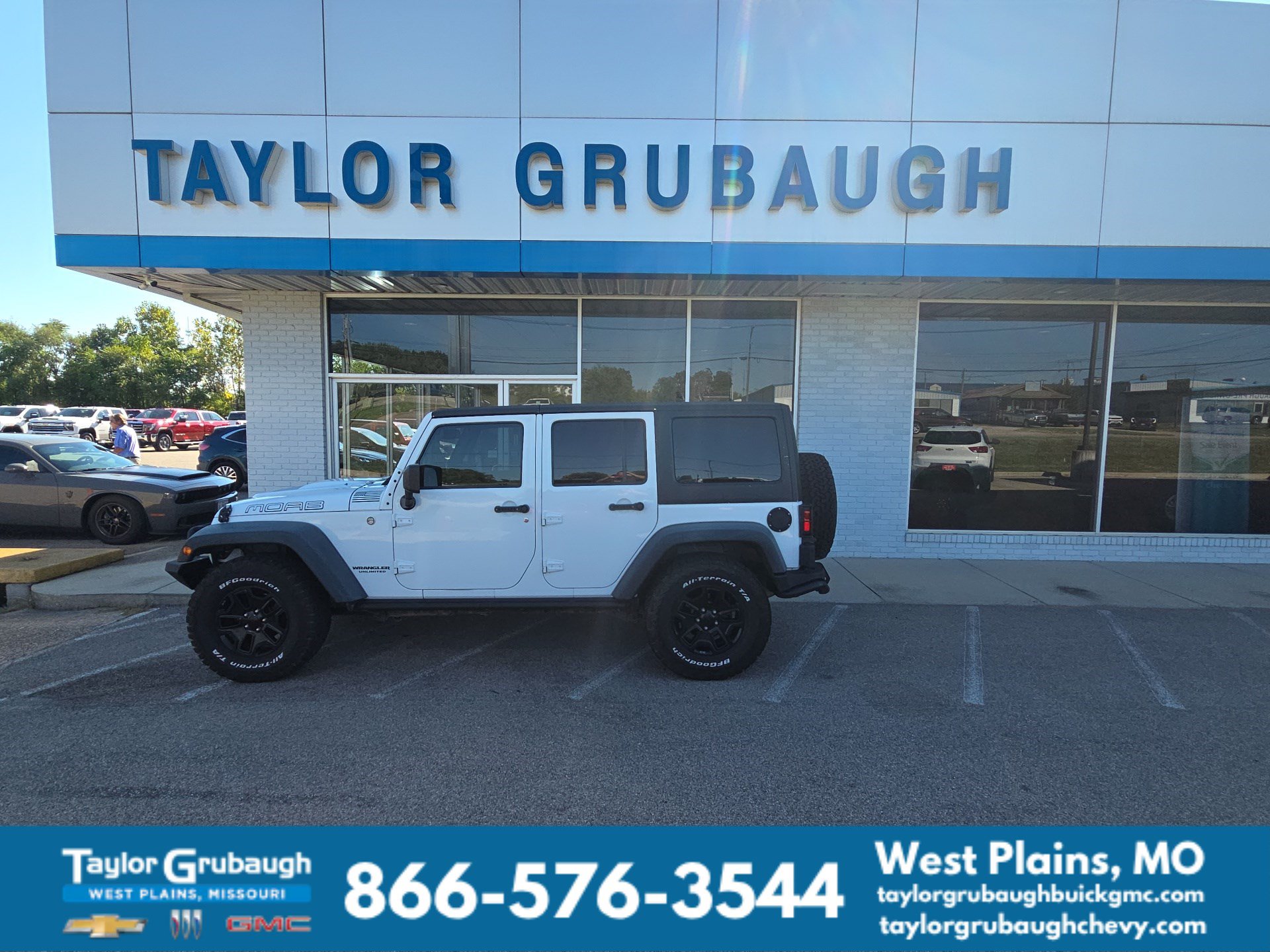 Used 2013 Jeep Wrangler Unlimited Sahara AWD/4WD image 1
