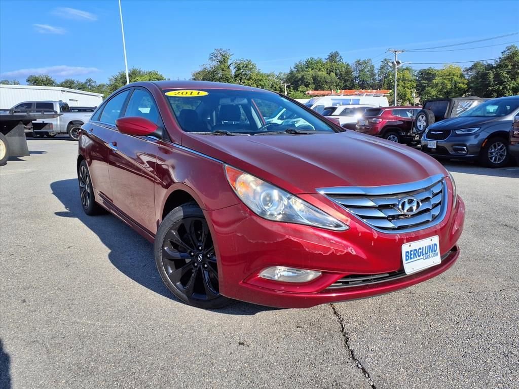 Used 2011 Hyundai Sonata SE image 2