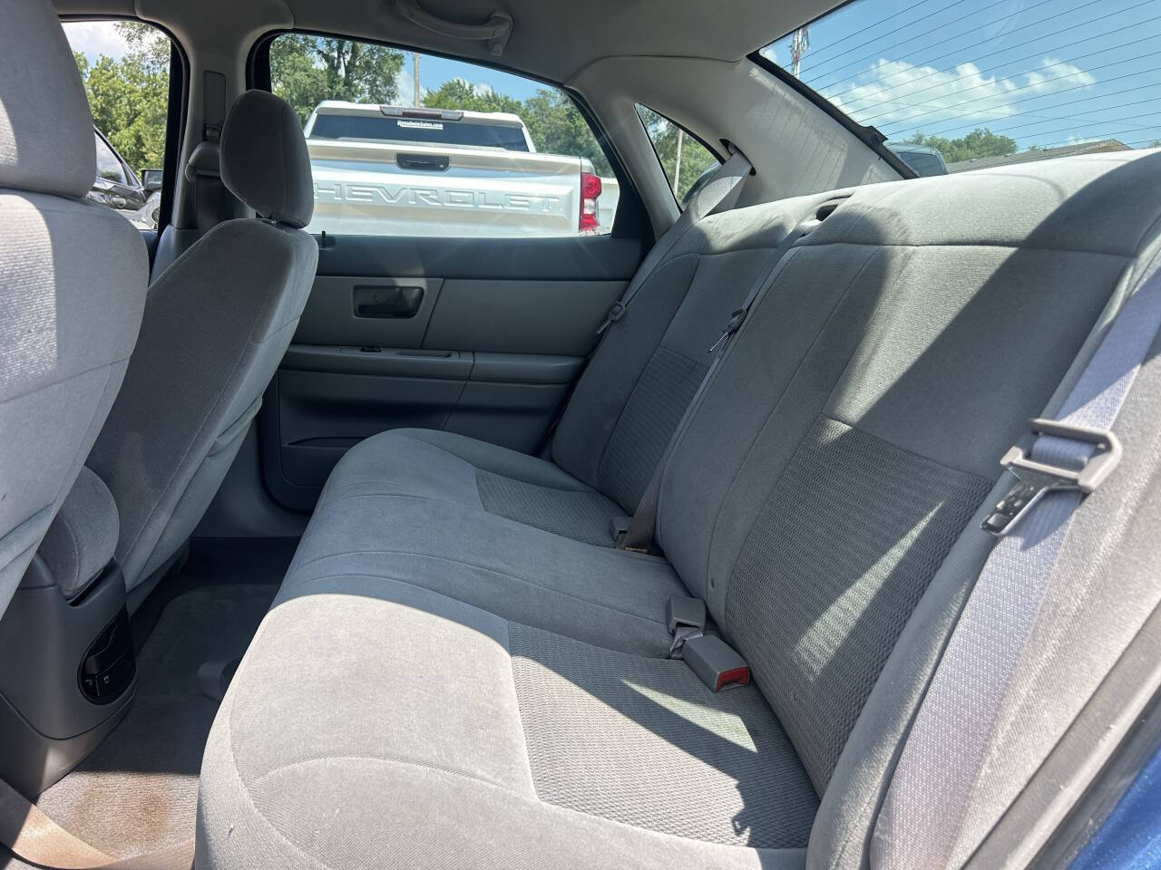 Used 2004 Ford Taurus SE FWD image 26