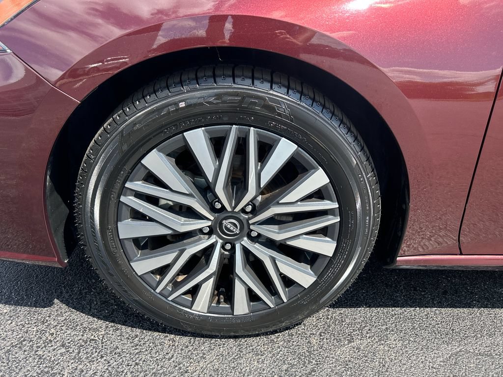 Used 2024 Nissan Altima 2.5 SV FWD image 10