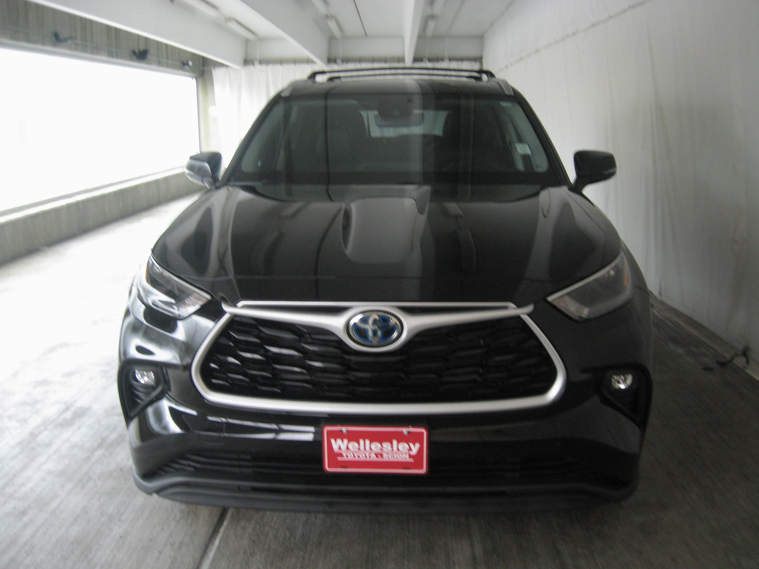 Used 2022 Toyota Highlander XLE image 4