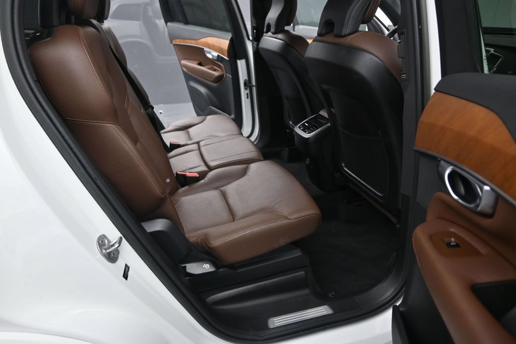 Certified 2023 Volvo XC90 B5 Plus AWD/4WD image 16