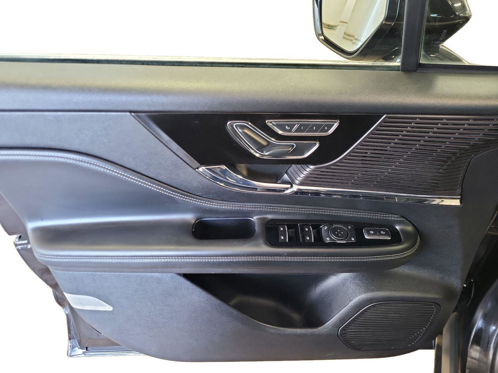 Used 2022 Lincoln Corsair Standard w/ Equipment Group 101A image 9