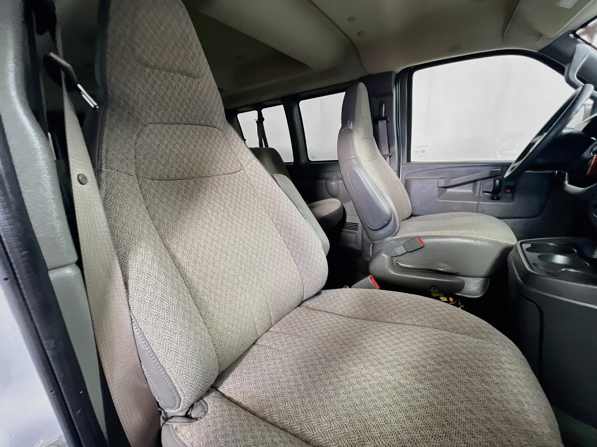 Used 2017 Chevrolet Express 3500 LT w/ LT Preferred Equipment Group RWD image 28