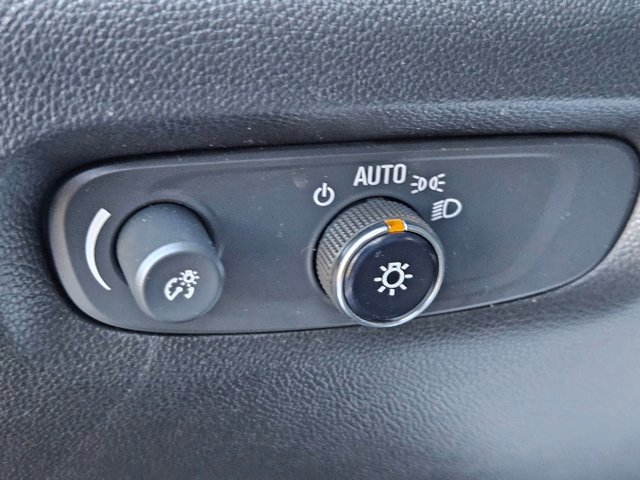 Used 2023 Chevrolet Traverse RS image 6