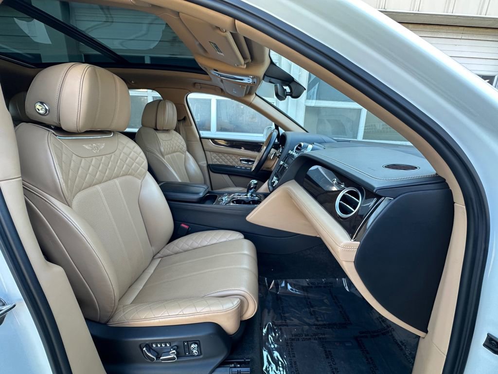 Used 2017 Bentley Bentayga W12 image 36