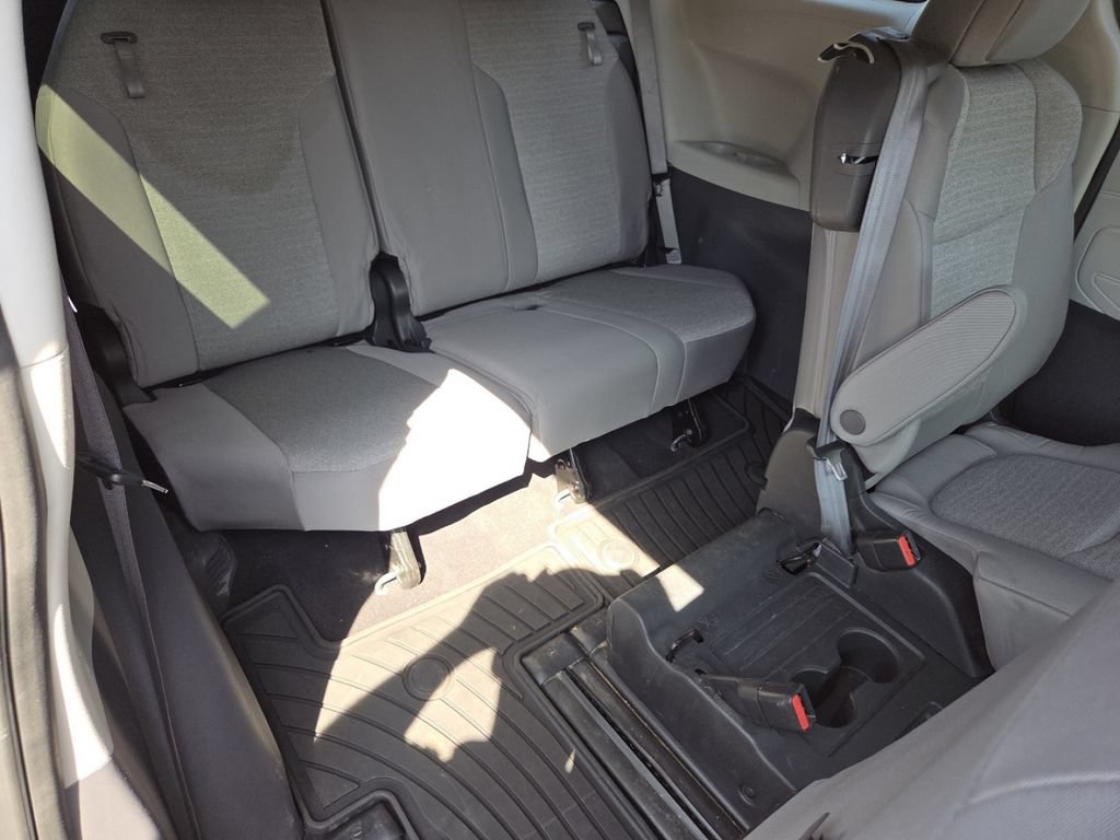 Used 2024 Toyota Sienna LE AWD/4WD image 25
