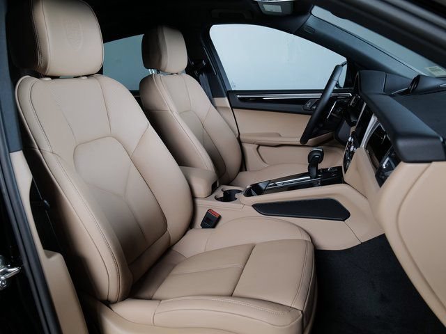 Certified 2026 Porsche Macan AWD/4WD image 11