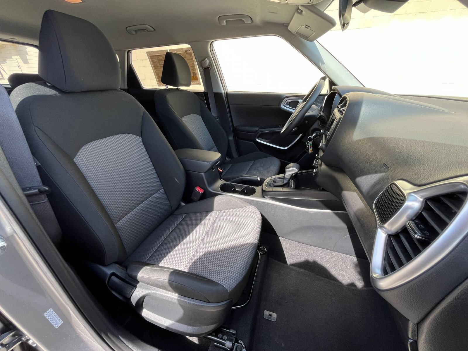 Used 2025 Kia Soul LX w/ LX Technology Package FWD image 33