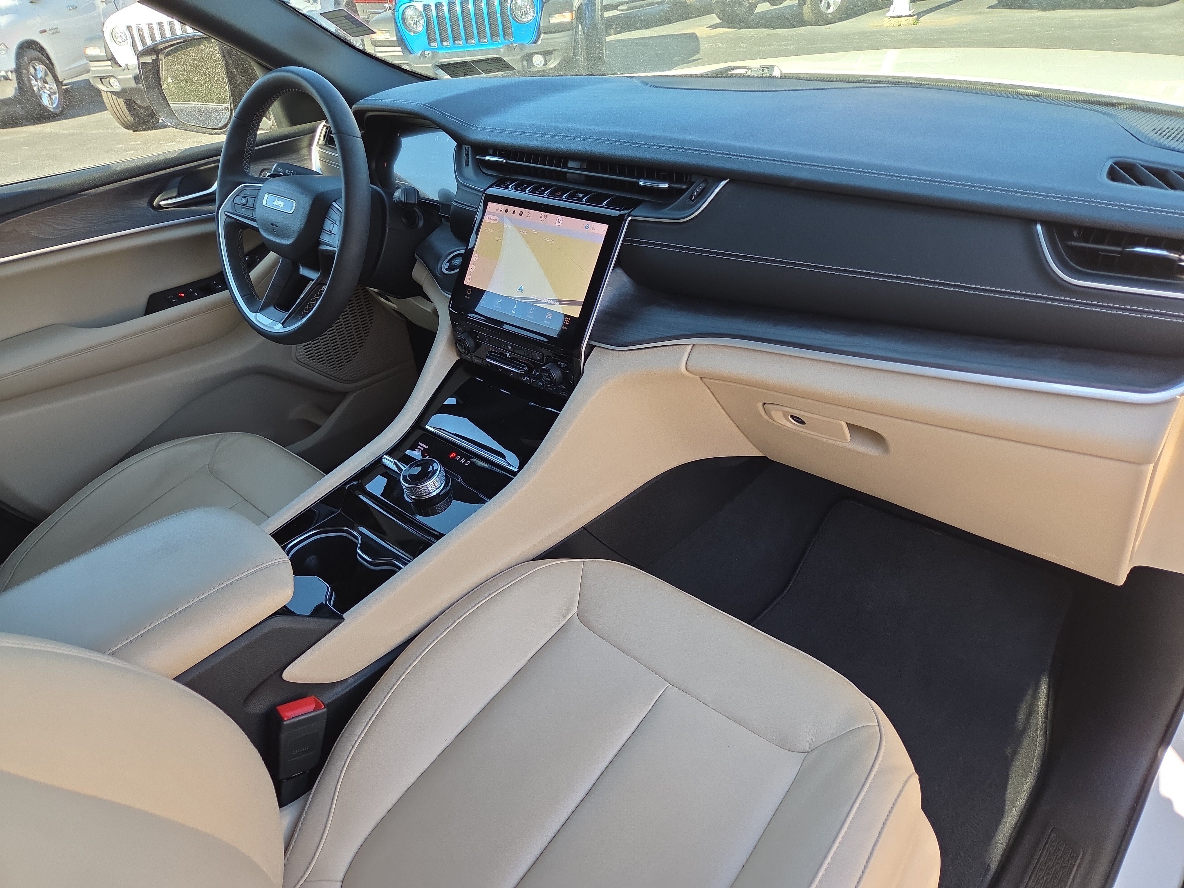 Used 2023 Jeep Grand Cherokee Limited AWD/4WD image 19