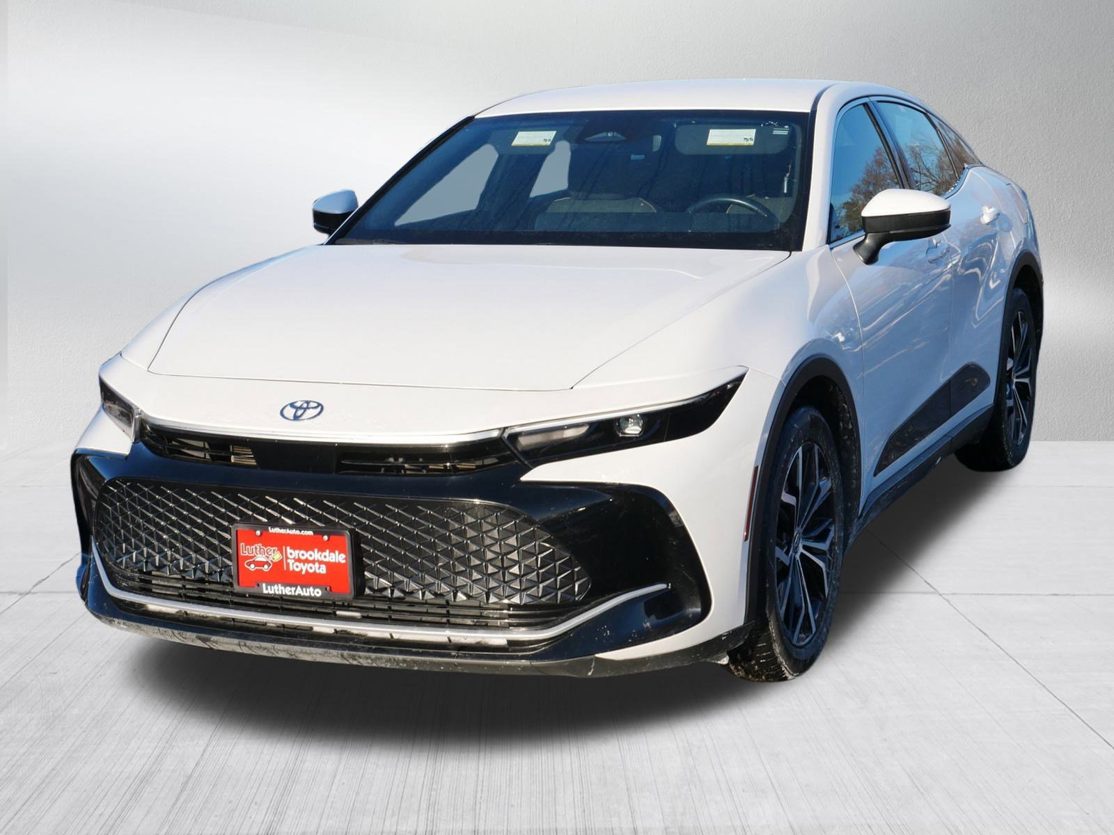 Used 2024 Toyota Crown XLE video 2