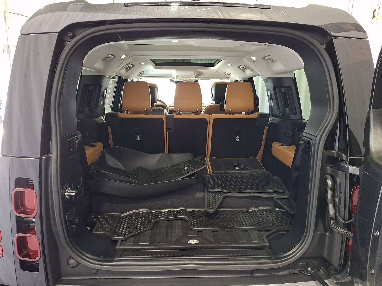 Certified 2023 Land Rover Defender 130 First Edition image 28