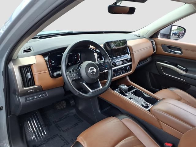 Used 2024 Nissan Pathfinder Platinum AWD/4WD image 13