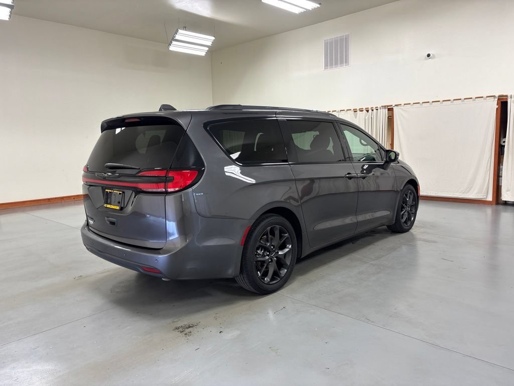 Used 2021 Chrysler Pacifica Touring w/ S Appearance Package FWD image 8