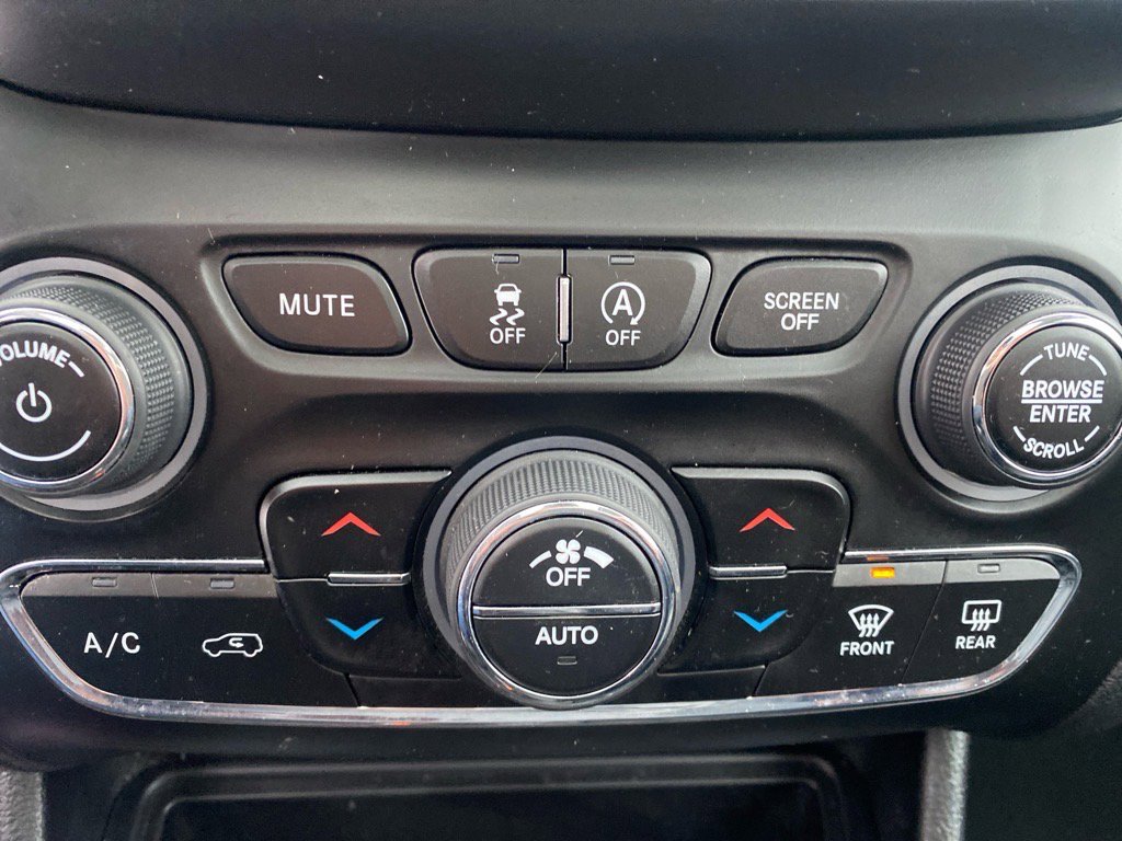 Used 2022 Jeep Cherokee Limited AWD/4WD image 14