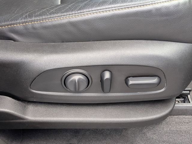 Used 2020 Chevrolet Traverse LT FWD image 40