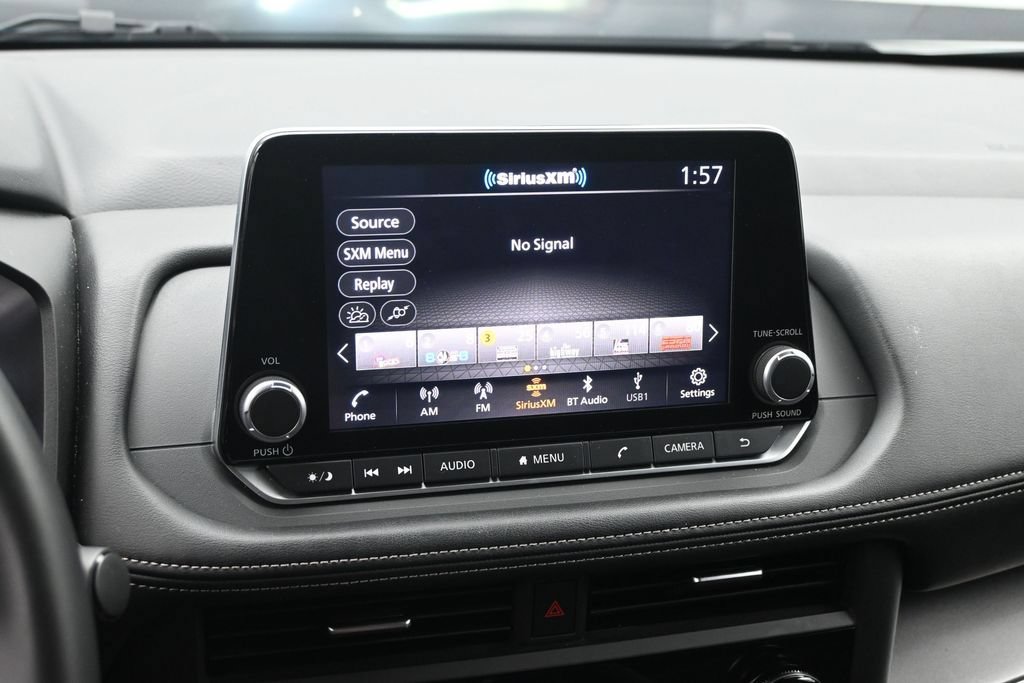 Used 2025 Nissan Rogue SV AWD/4WD image 13