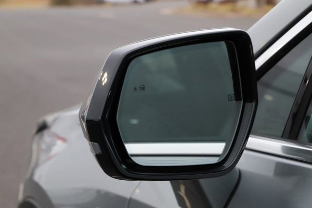 Used 2025 Cadillac XT4 Premium Luxury image 11