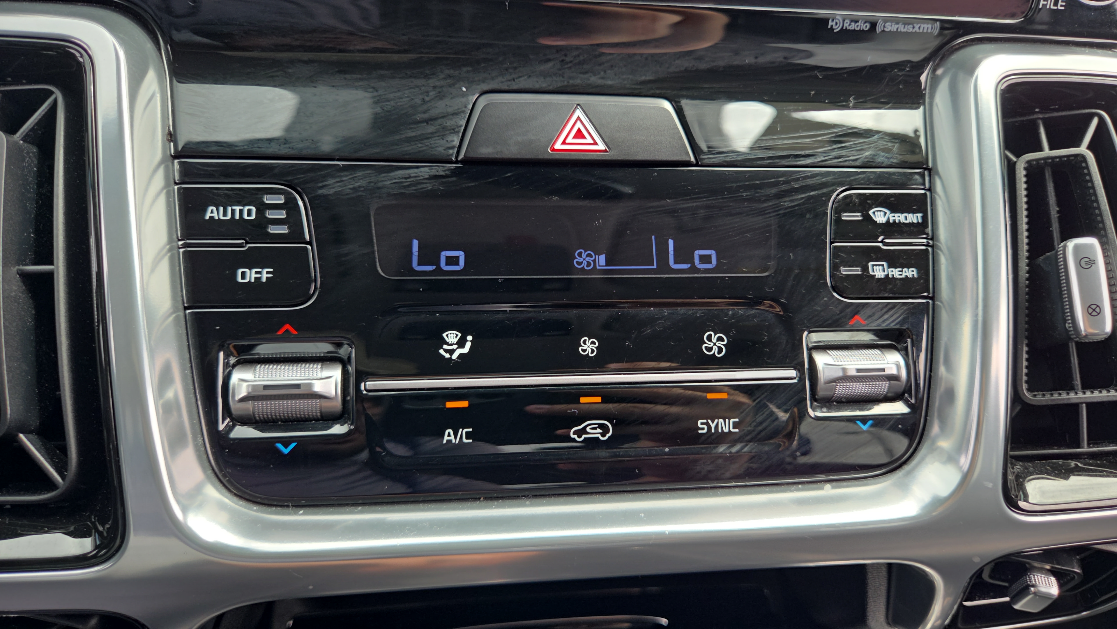 Used 2023 Kia Sorento SX AWD/4WD image 34