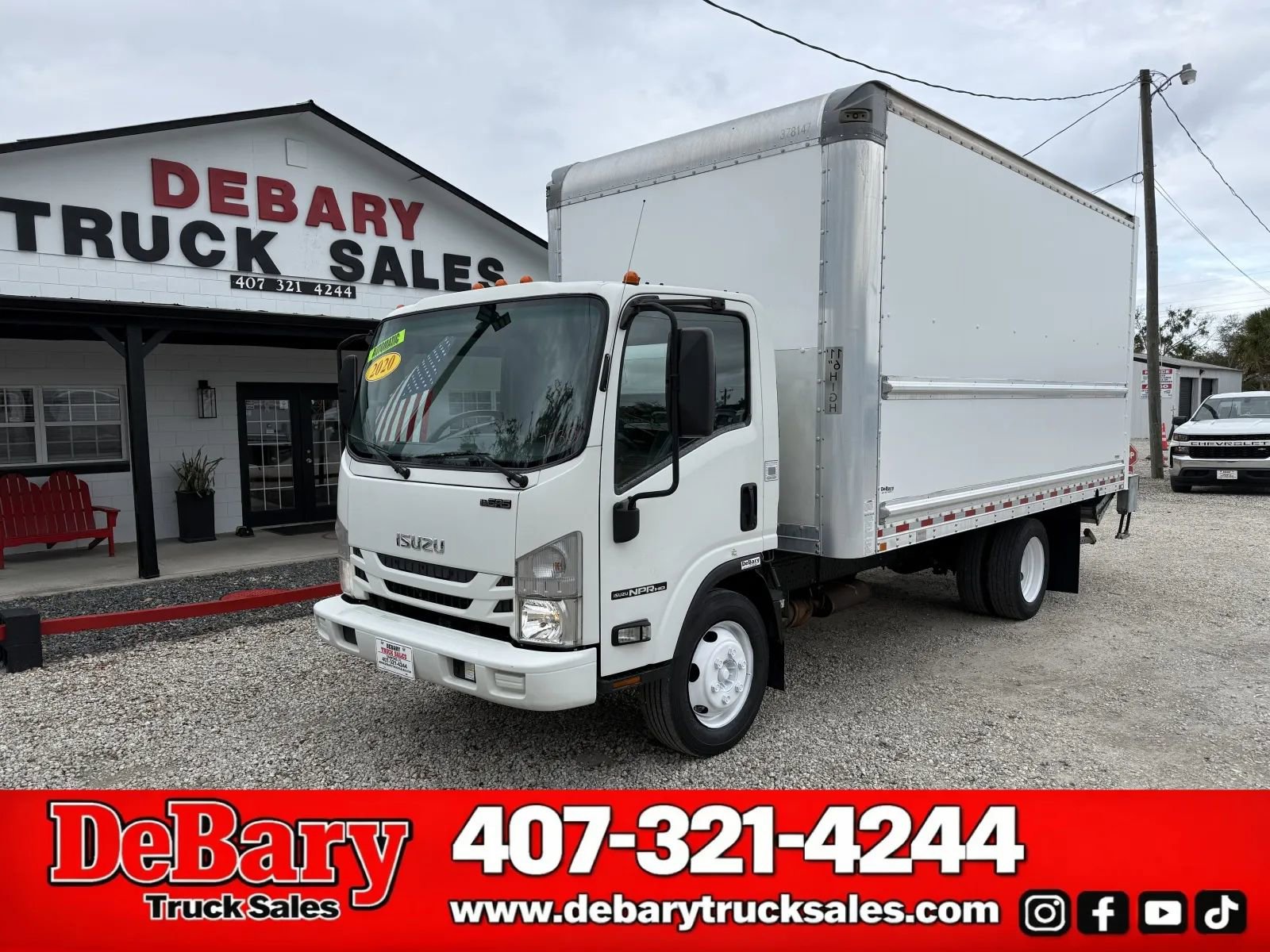 Used 2020 Isuzu NPR image 1