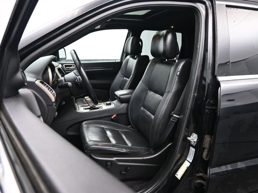 Used 2017 Jeep Grand Cherokee Limited image 24