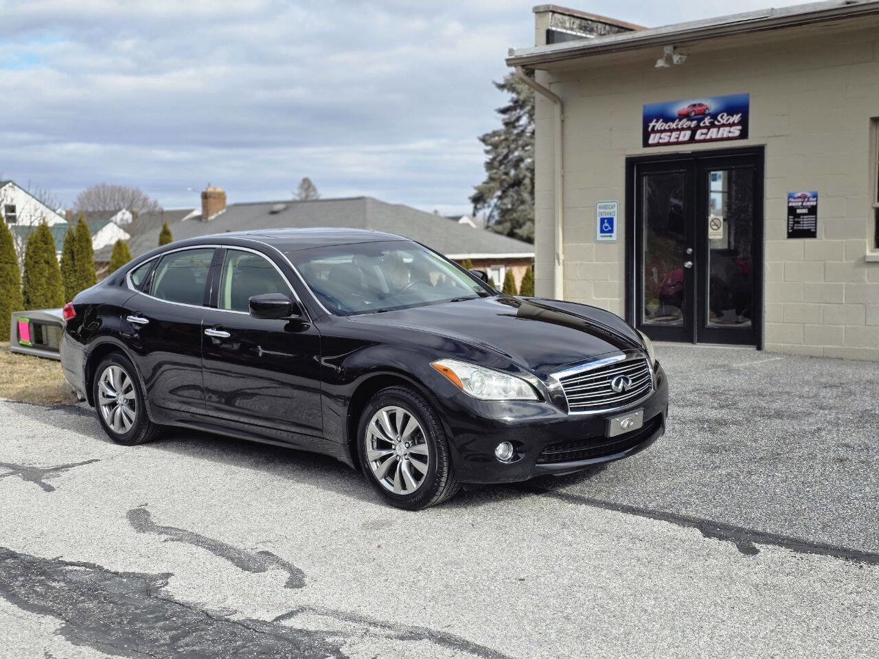 Used 2013 INFINITI M37 x w/ Premium Pkg image 2