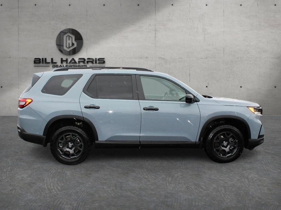 Used 2025 Honda Pilot TrailSport image 8