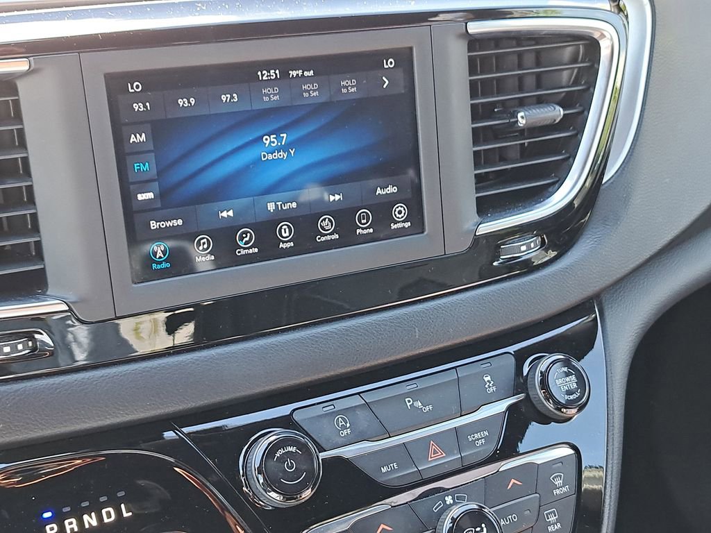 Used 2020 Chrysler Pacifica Touring-L w/ S Appearance Package image 21