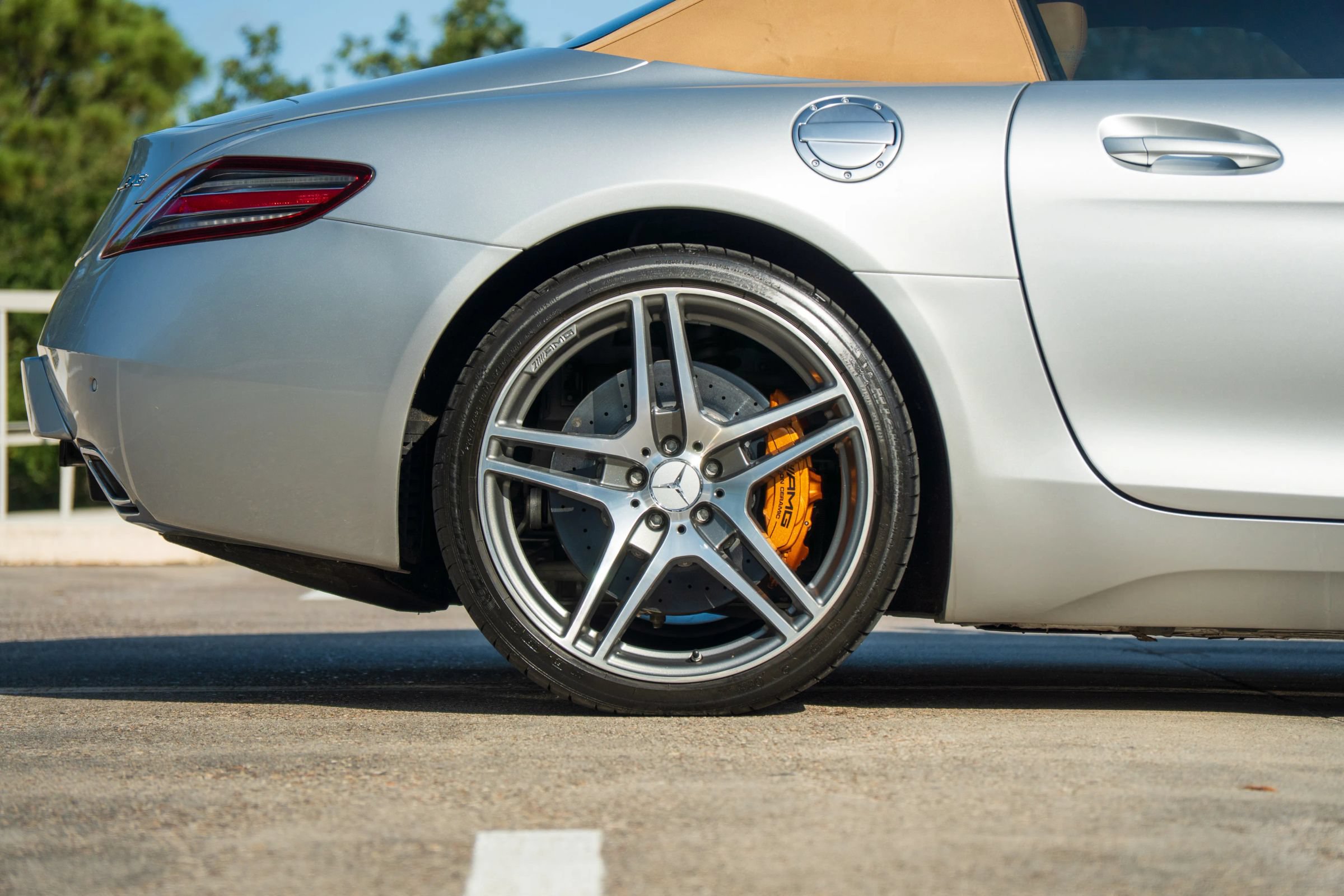 Used 2012 Mercedes-Benz SLS AMG Roadster image 15