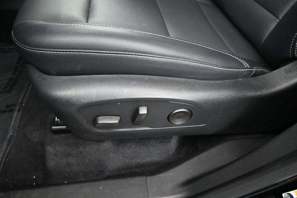 Used 2025 Chevrolet Traverse LT AWD/4WD image 8