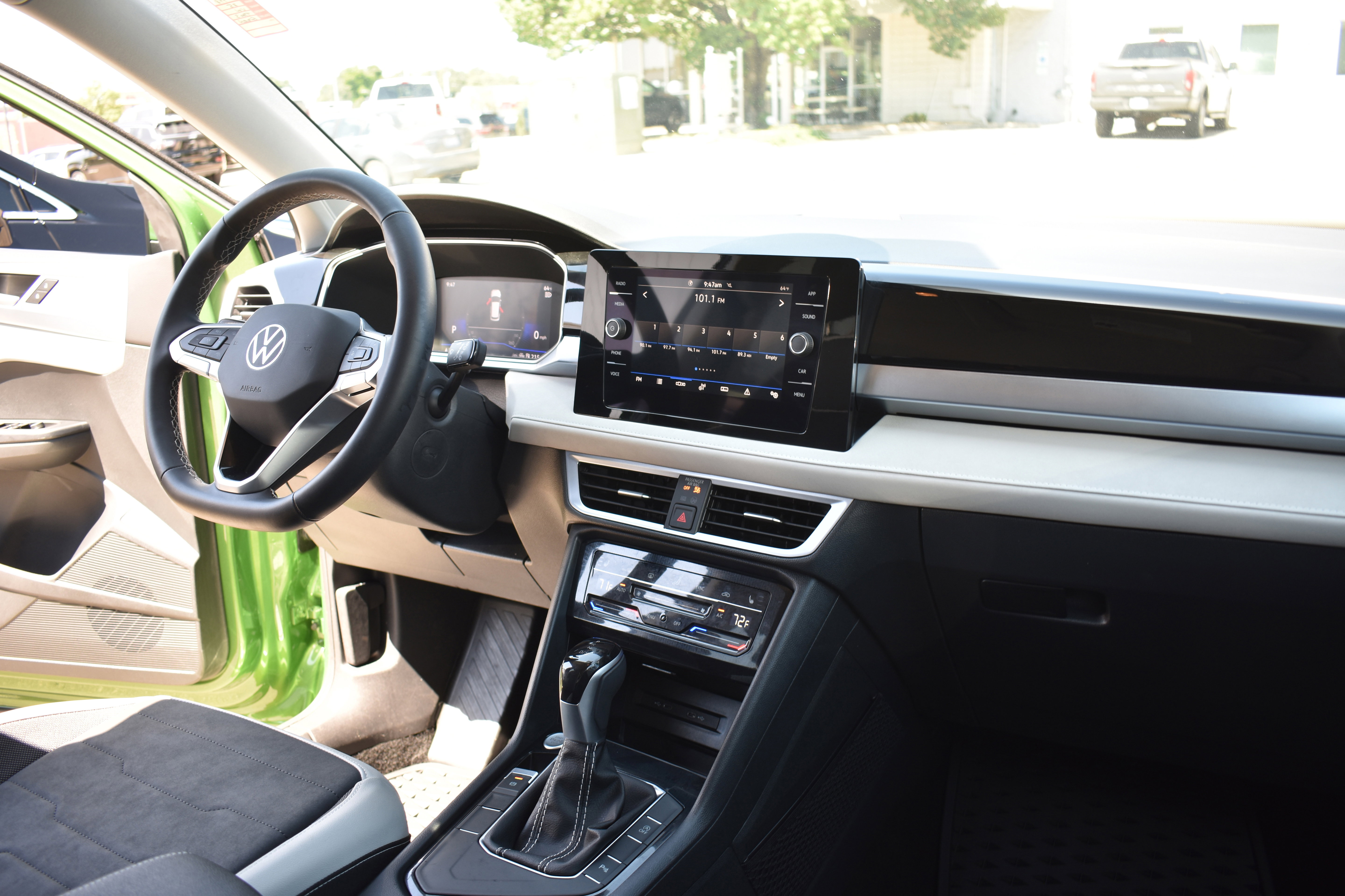 Used 2025 Volkswagen Taos SE image 30