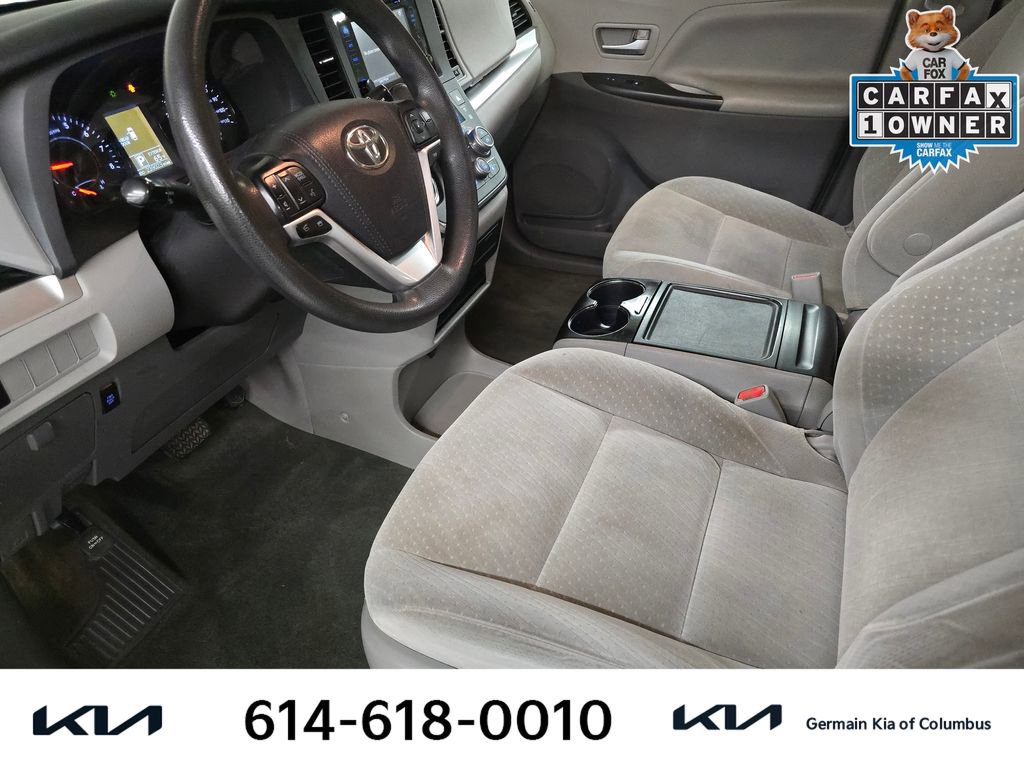 Used 2017 Toyota Sienna LE image 18