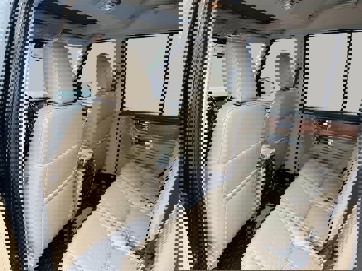 Used 2016 Land Rover LR4 HSE LUX image 18