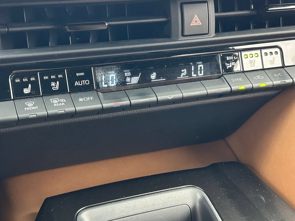 Used 2025 Toyota Crown Signia AWD/4WD image 27
