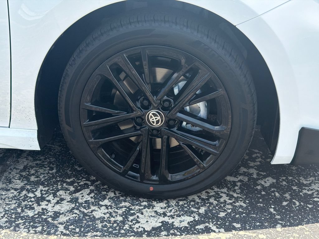 New 2026 Toyota Camry Hybrid FWD image 13