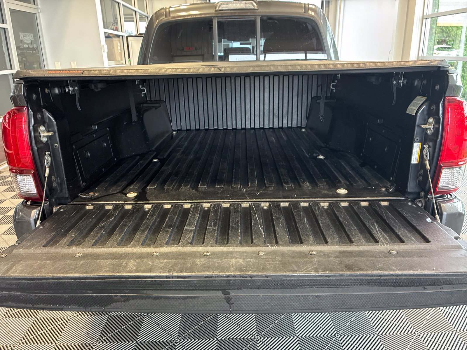 Used 2018 Toyota Tacoma SR w/ SR Convenience Package AWD/4WD image 11