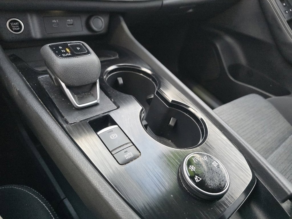 Used 2022 Nissan Rogue SV image 34