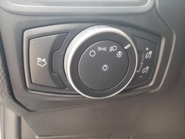 Used 2017 Ford Focus SE w/ Cold Weather Package FWD image 21