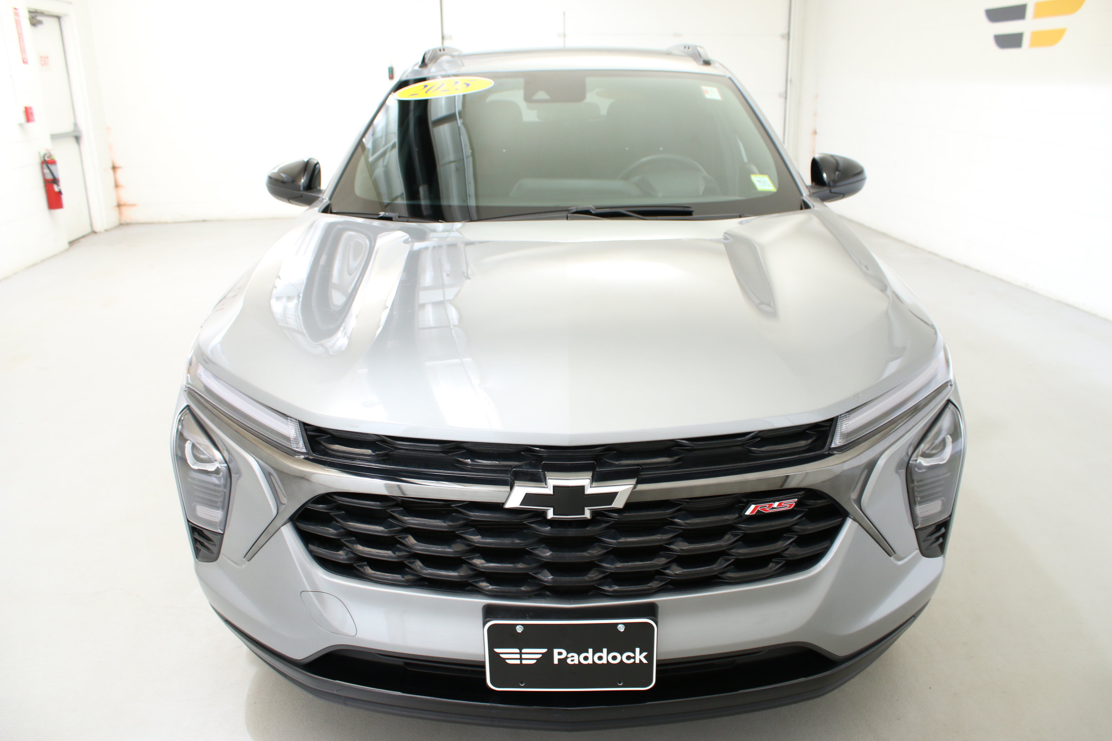 Used 2024 Chevrolet Trax RS w/ Sunroof Package FWD image 2