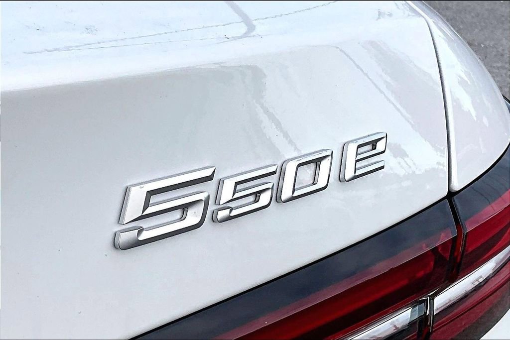New 2026 BMW 550e xDrive image 15