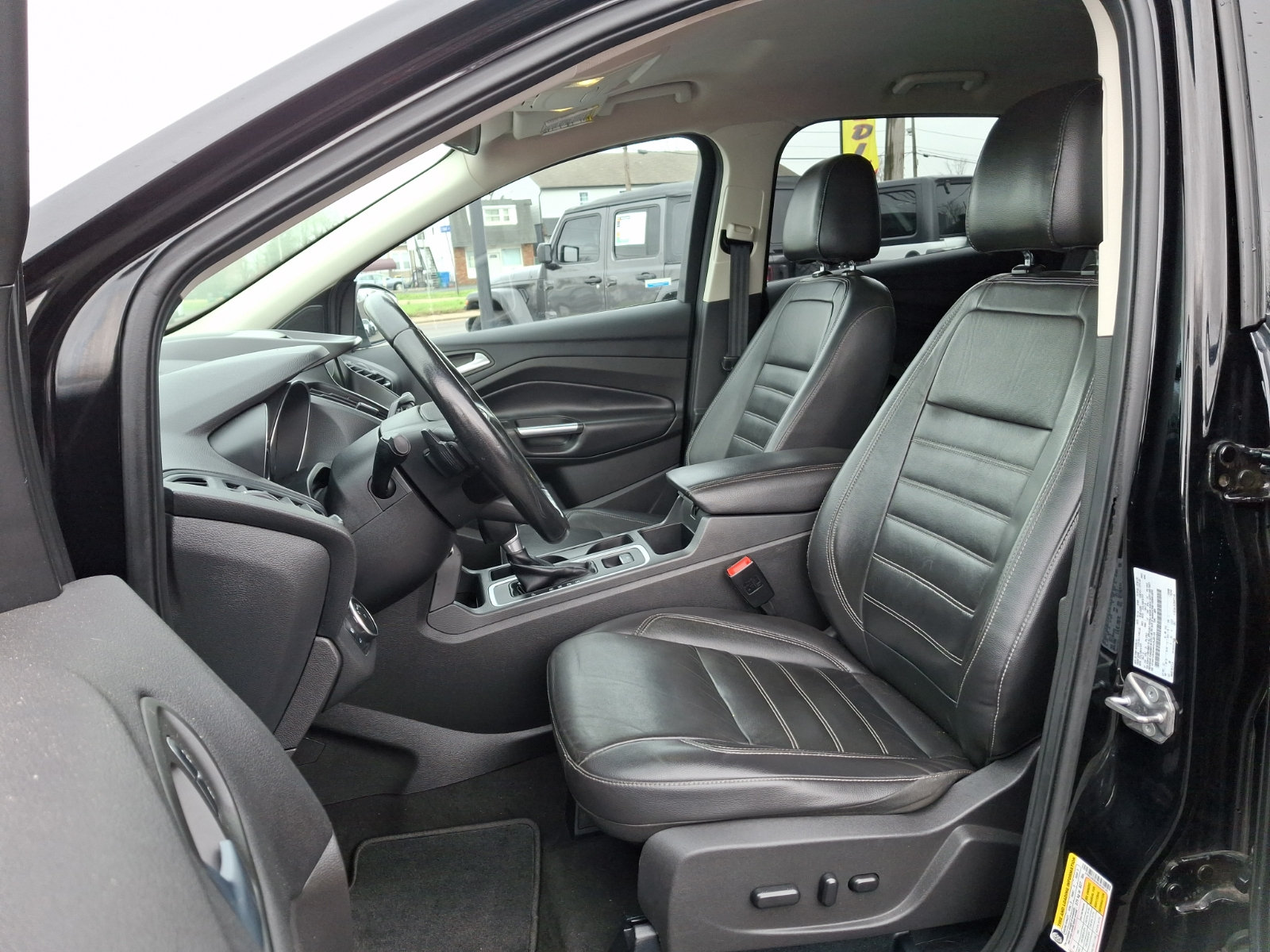 Used 2017 Ford Escape SE w/ SE Leather Comfort Package AWD/4WD image 13