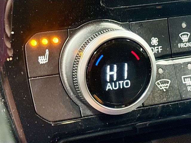 Used 2020 Toyota Highlander XLE AWD/4WD image 18