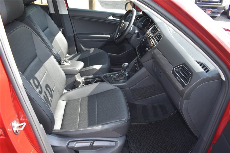 Used 2019 Volkswagen Tiguan SE w/ Panoramic Sunroof Package AWD/4WD image 31