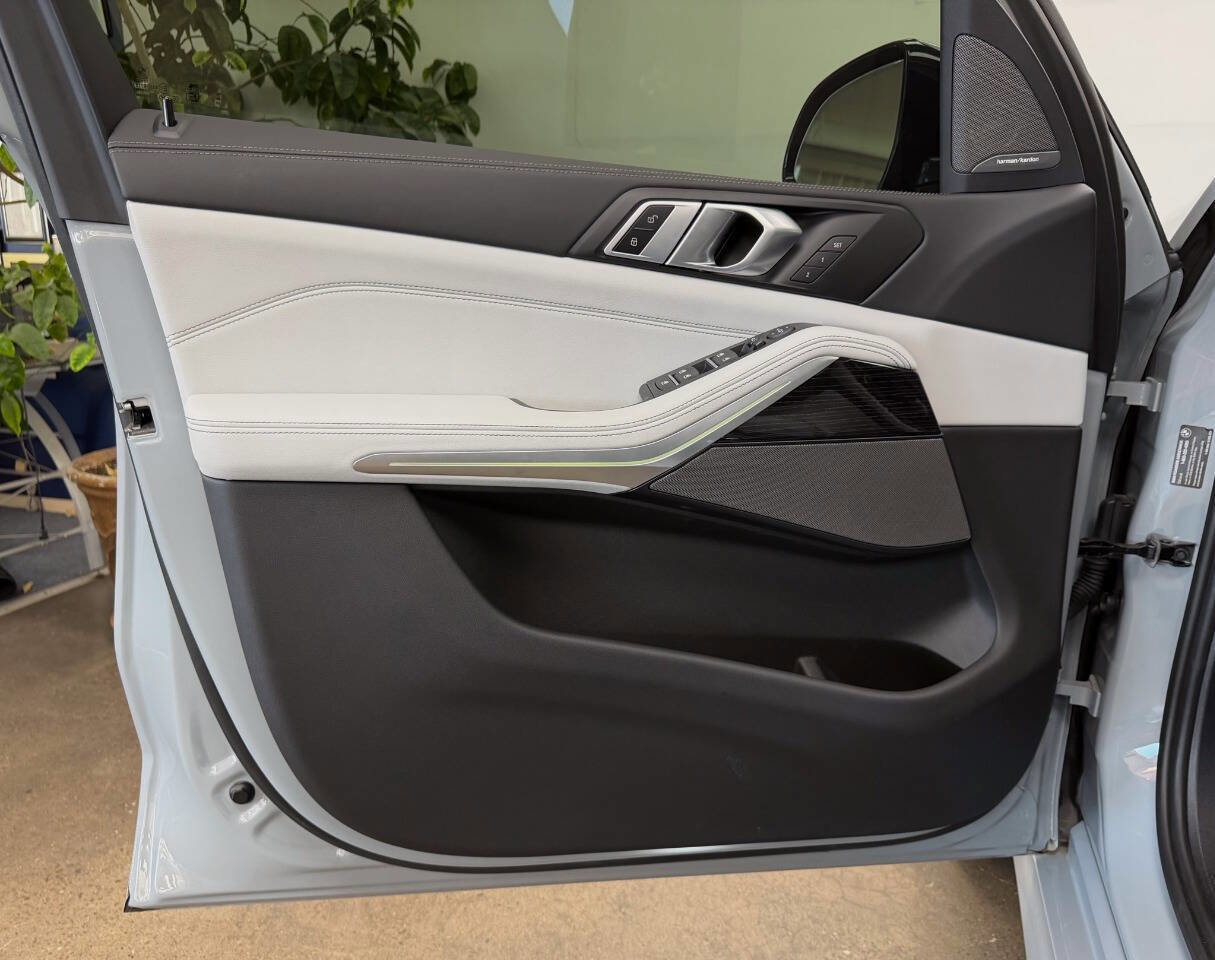 Used 2025 BMW X5 xDrive40i w/ M Sport Package image 41