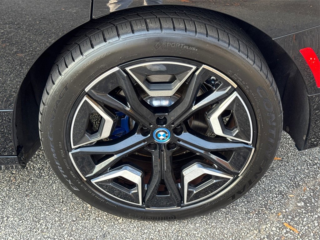 Used 2023 BMW iX xDrive50 w/ Premium Package image 19