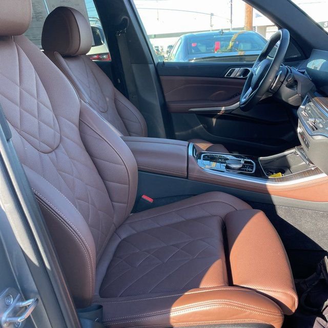 Used 2024 BMW X5 xDrive40i w/ Premium Package image 3