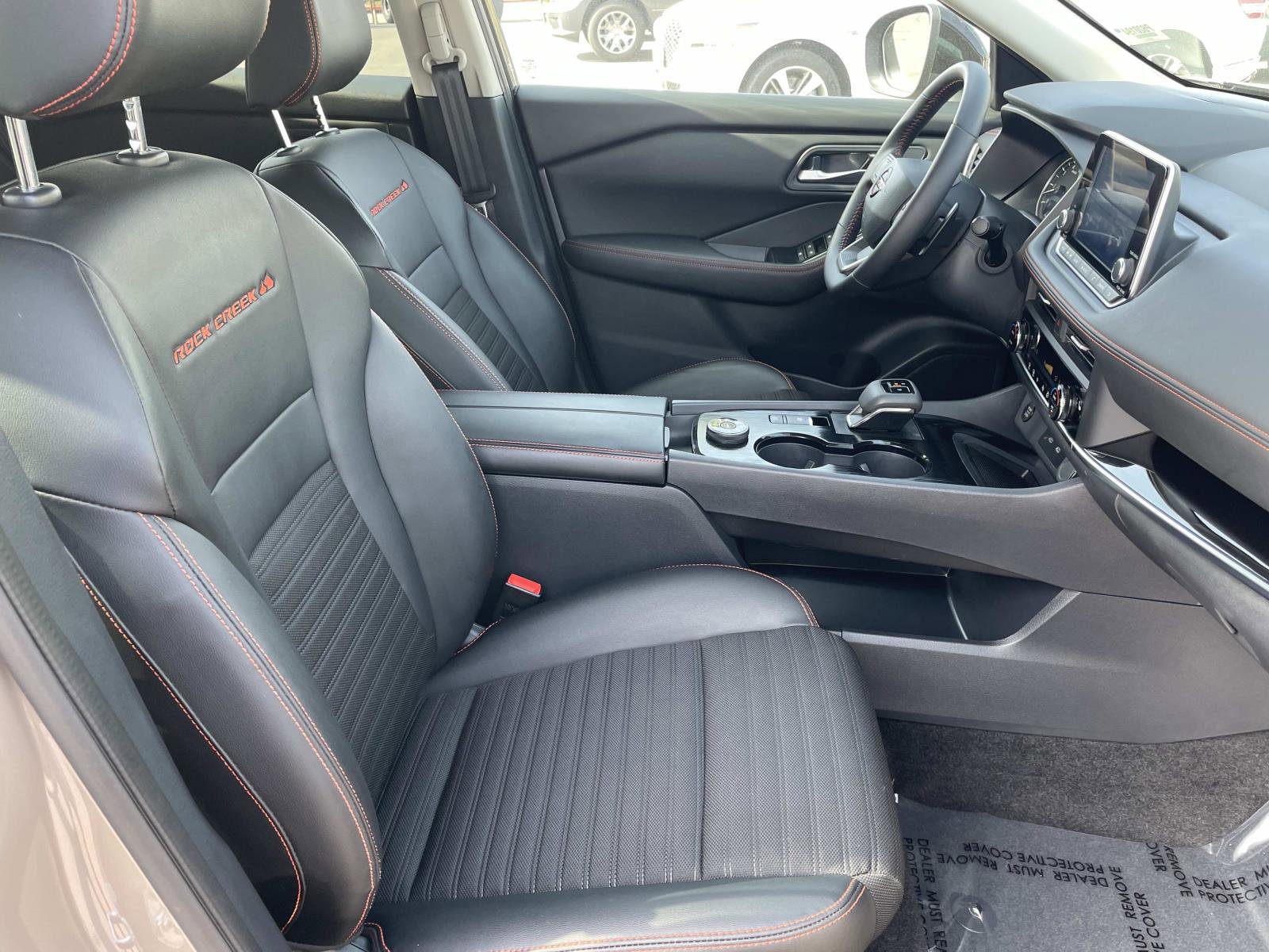 Used 2025 Nissan Rogue SV image 27