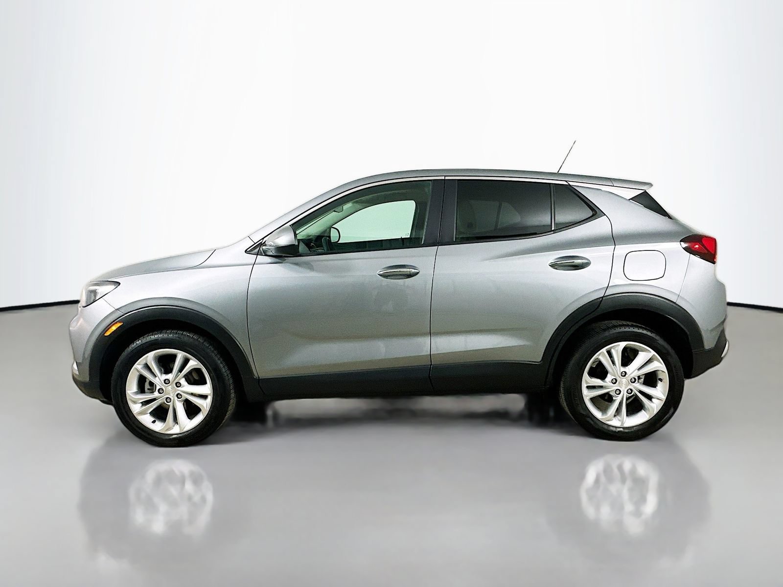 Used 2023 Buick Encore GX Preferred w/ Cold Weather Comfort Package FWD image 8