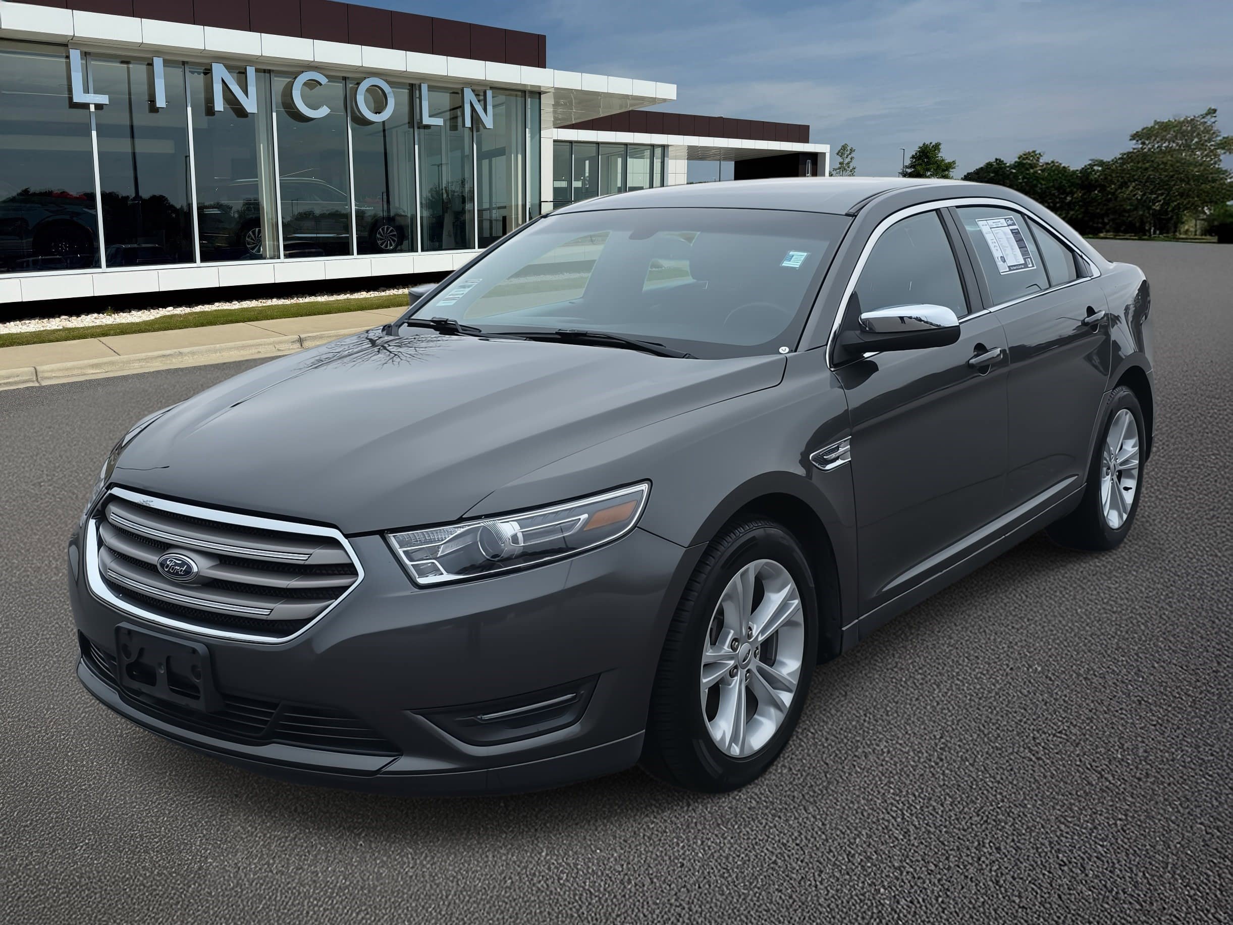 Used 2016 Ford Taurus SEL image 1