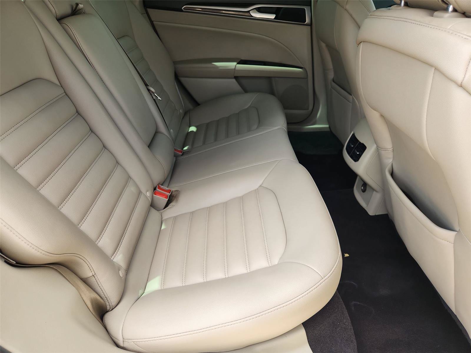 Used 2019 Ford Fusion SEL FWD image 25